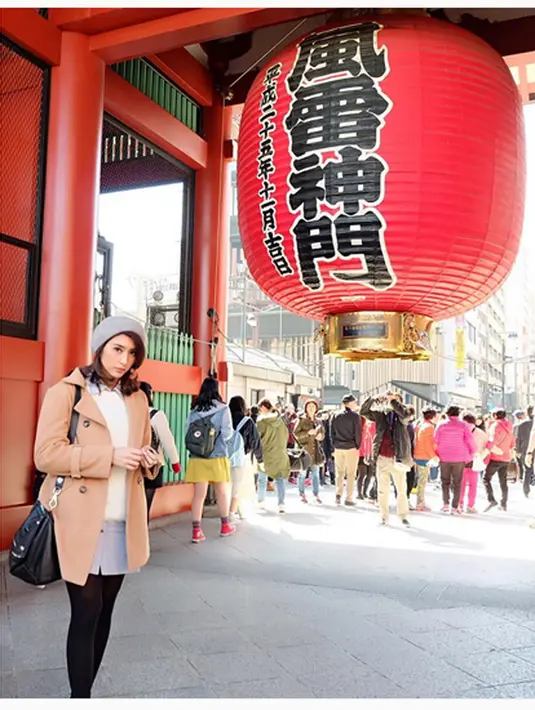 Bukan kali ini saja, pasasangan kekasih Tyas Mirasih dan Raiden liburan bareng. Sebelumnya keduanya berfoto bersama di Tsim Tsa Shui, Hongkong. (Instagram/@Tyasmirasih)