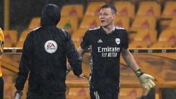 Bernd Leno. Kiper asal Jerman berusia 29 tahun yang telah 4 musim membela Arsenal ini mendapat gaji sebesar 100 ribu pound atau setara Rp1,9 miliar per pekan. Posisinya sebagai kiper utama The Gunners perlahan mulai diambil-alih oleh pesaingnya asal Inggris, Aaron Ramsdale. (AFP/Shaun Botterill)