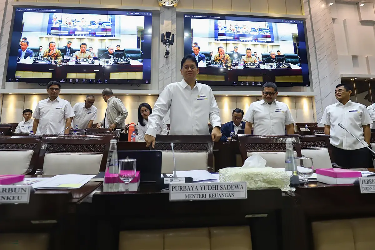 Rapat Kerja dengan DPR, Menkeu Purbaya Yudhi Sadewa Jamin Harga BBM Subsidi Tidak Naik hingga Akhir 2026