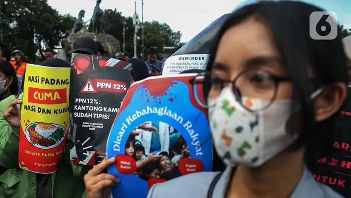 Tolak Penerapan PPN 12 Persen, BEM SI Kerakyatan Berunjuk Rasa di Kawasan Patung Kuda Jakarta