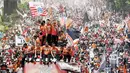 The Jakmania merupakan kelompok suporter klub sepak bola Persija Jakarta. Fans fanatik yang berbasis di ibu kota ini didirikan secara resmi pada 19 Desember 1997. (Bola.com/ M Iqbal Ichsan)
