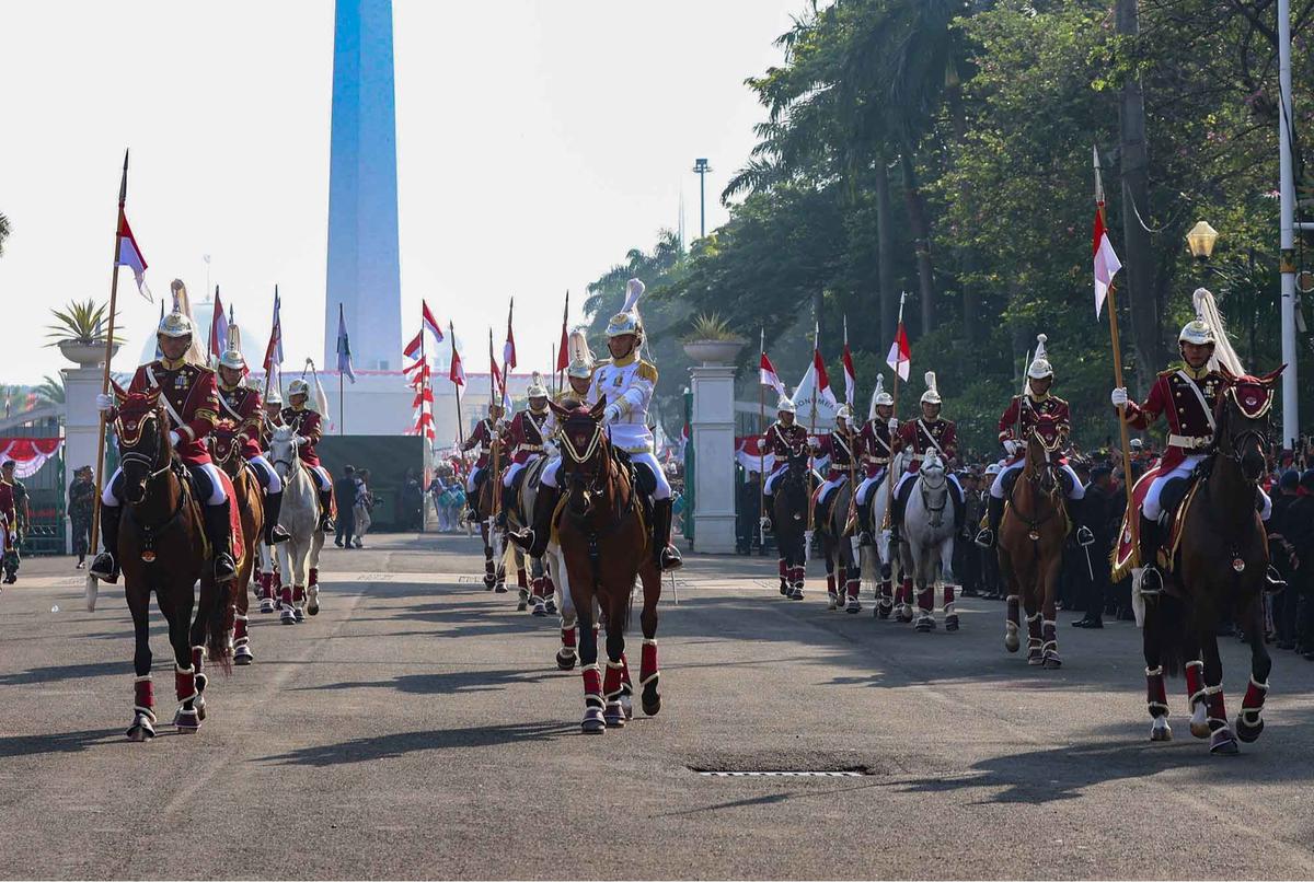 FOTO: Kirab Merah Putih Warnai HUT ke-80 RI di Jakarta