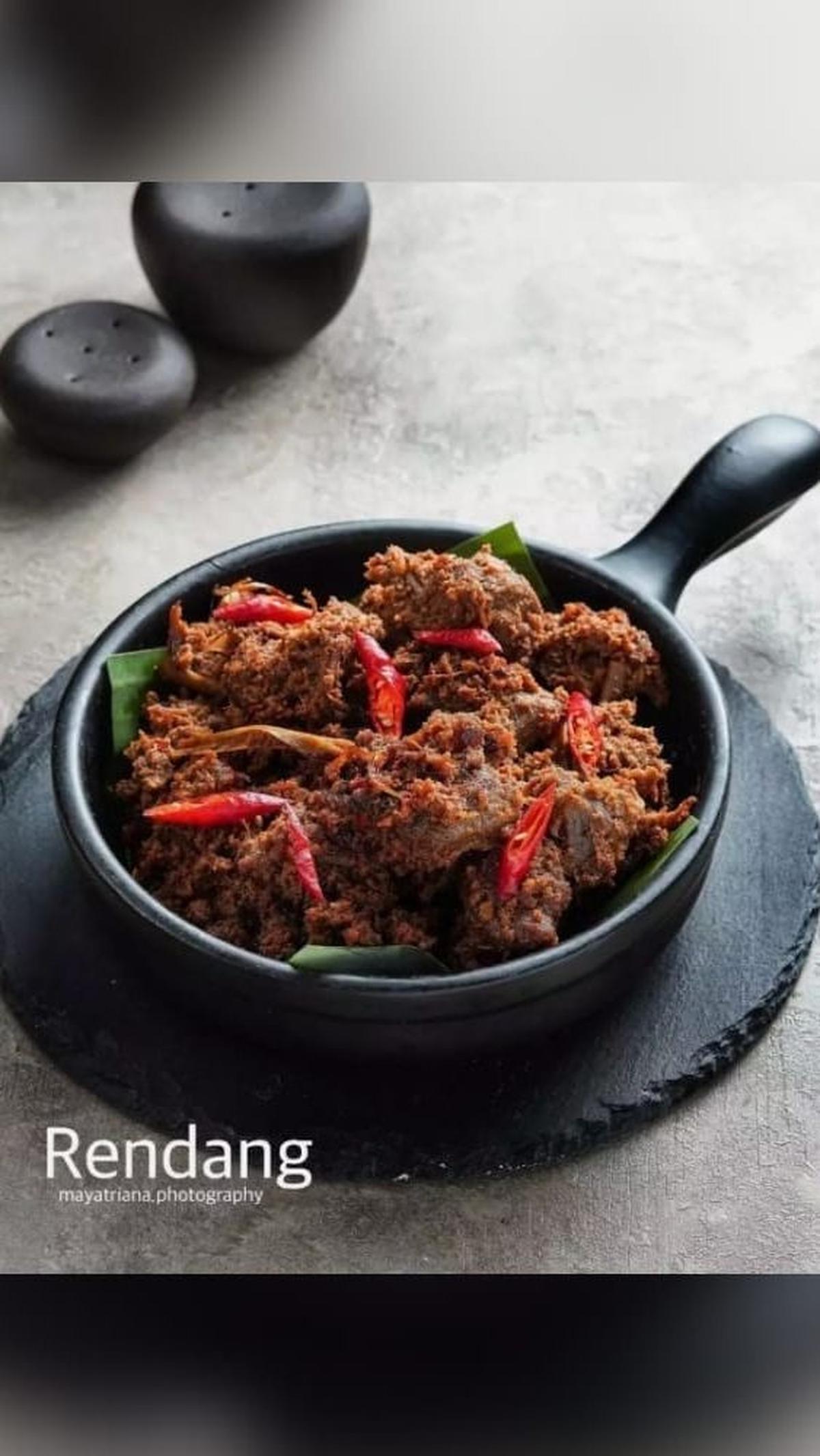 <b>9. Rendang Kambing Bumbu Pedas</b><br>