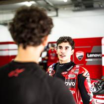 Marc Marquez saat mengikuti tes pramusim MotoGP Sepang 2026. (X/Ducati)
