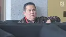 Anggota DPR Fraksi PKB, Helmy Faishal Zaini berada di ruang tunggu gedung KPK untuk menjalani pemeriksaan, Jakarta, Senin (30/9/2019). Helmy Faishal Zaini diperiksa sebagai saksi kasus dugaan penerimaan hadiah terkait proyek di Kementerian PUPR Tahun Anggaran 2016. (merdeka.com/Dwi Narwoko)