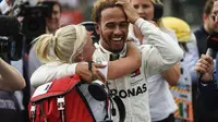 Ekspresi Lewis Hamilton setelah memastikan titel juara dunia F1 2018 di GP Meksiko, Senin (29/10/2018) pagi WIB. (Alfredo Estrella/Pool Photo via AP)