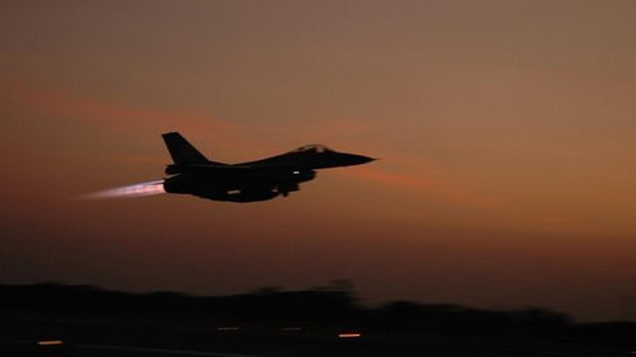 Video: Aksi keren puluhan jet tempur TNI AU membelah langit Jakarta