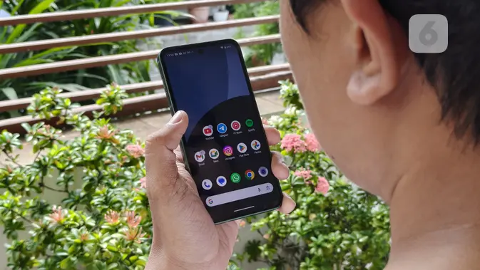 <p>Sharp Aquos Sense 9 yang hadir dengan bodi ringkas.(Liputan6.com/Agustinus M. Damar)</p>