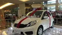 Mal Taman Anggrek mengadakan undian berhadiah 20 mobil dalam merayakan ulang tahunnya.