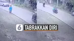 Pemotor jatuh seketika setelah tertabrak wanita itu.