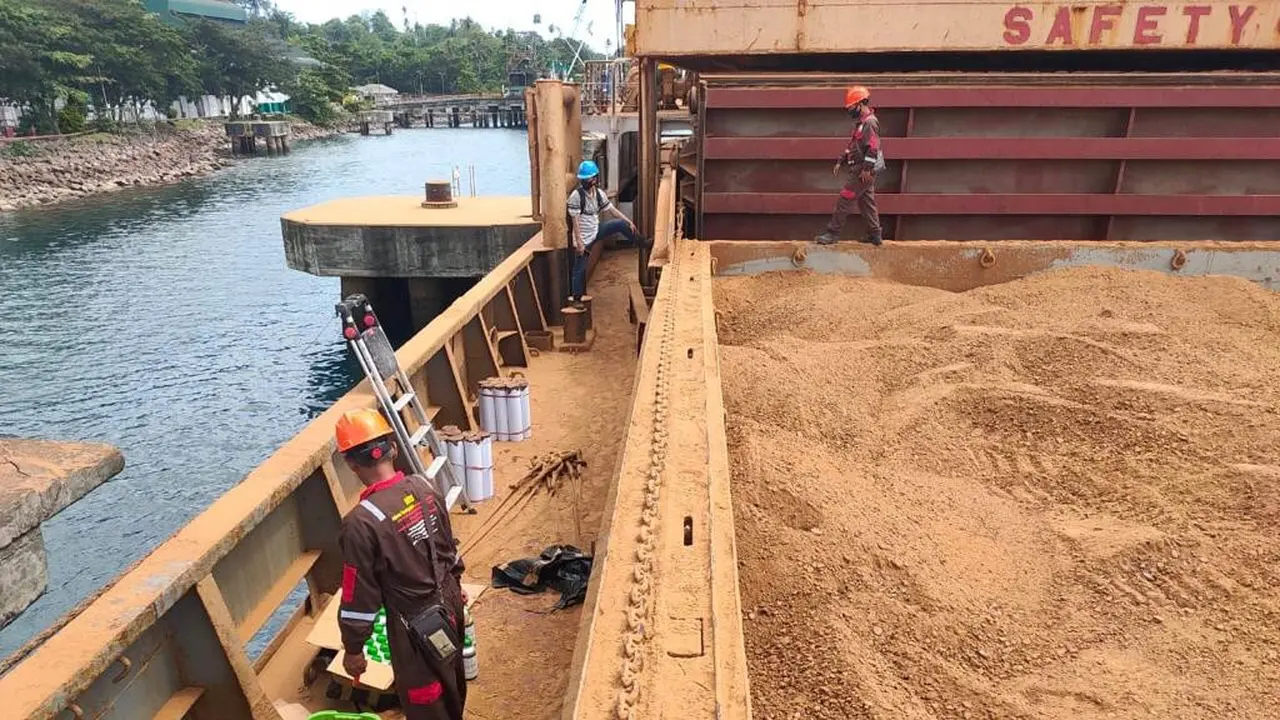 Komoditas diangkut melalui pelabuhan milik PT Cargill Indonesia menuju ke India setelah dilakukan pemeriksaan fisik dan dipastikan bebas dari hama hidup.