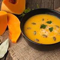 Salah satu olahan yang yang tepat adalah sup labu kuning panggang dengan rempah hangat yang creamy, lembut, dan kaya rasa. [Dok/freepik.com]