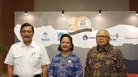 Pendiri dan Ketua Pembina Yayasan Del Luhut Binsar Pandjaitan, pendiri dan pembina Yayasan Del Devi Simatupang, dan Ketua Pengurus Yayasan Del Patuan P. Simatupang dalam jumpa pers di Jakarta, Senin, 31 Mei 2021. (Liputan6.com/Dinny Mutiah)