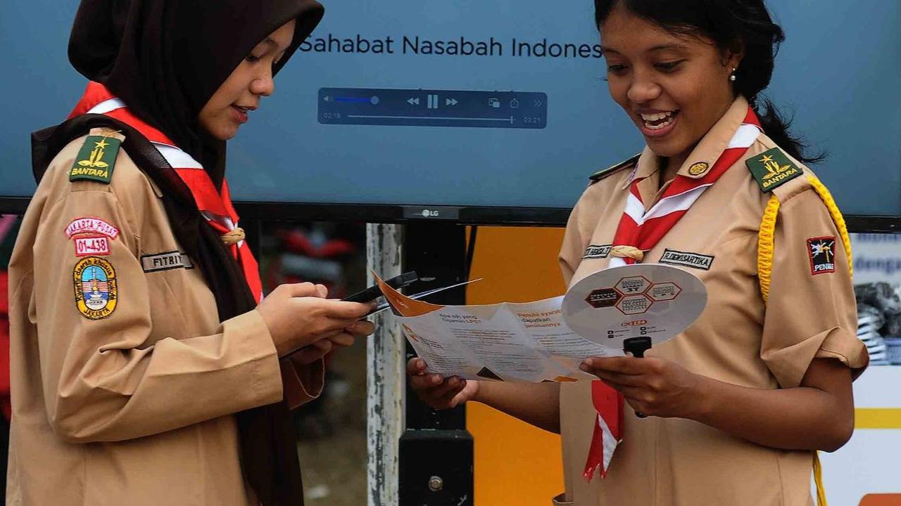 Dalam peringatan itu, OJK menggelar kegiatan edukasi kepada anggota pramuka dan pelajar untuk menabung. Tujuan dari kegiatan ini untuk mendorong para pelajar agar terbiasa menyimpan uangnya sejak dini dengan gerakan satu rekening satu pelajar (kejar).