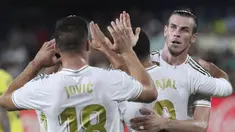 Penyerang Real Madrid, Gareth Bale berselebrasi usai mencetak gol ke gawang Villareal pada pertandingan La Liga Spanyol di stadion Ceramica (1/9/2019). Bale mencetak dua gol dan menyelamatkan Madrid dari kekalahan. (AP Photo/Alberto Saiz)