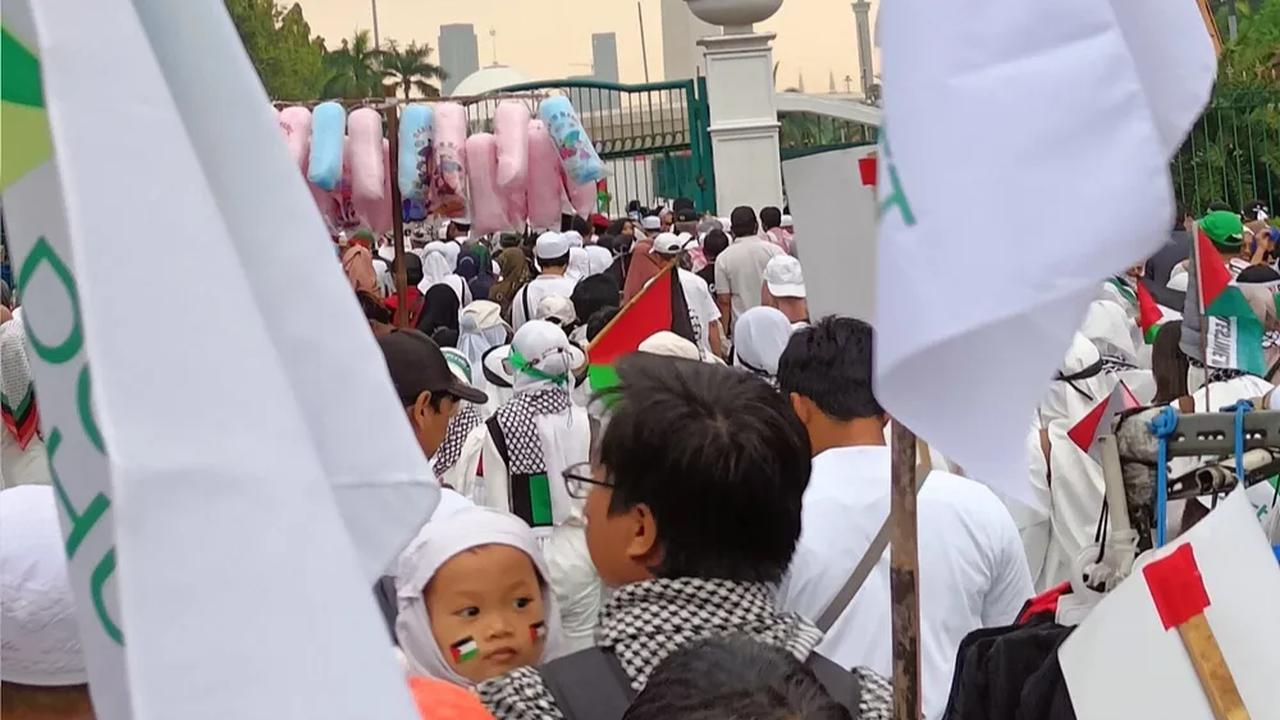 Hal itu disampaikan Yaqut saat ikut Aksi Bela Palestina di Monas, Jakarta Pusat, Minggu (5/11).<br>