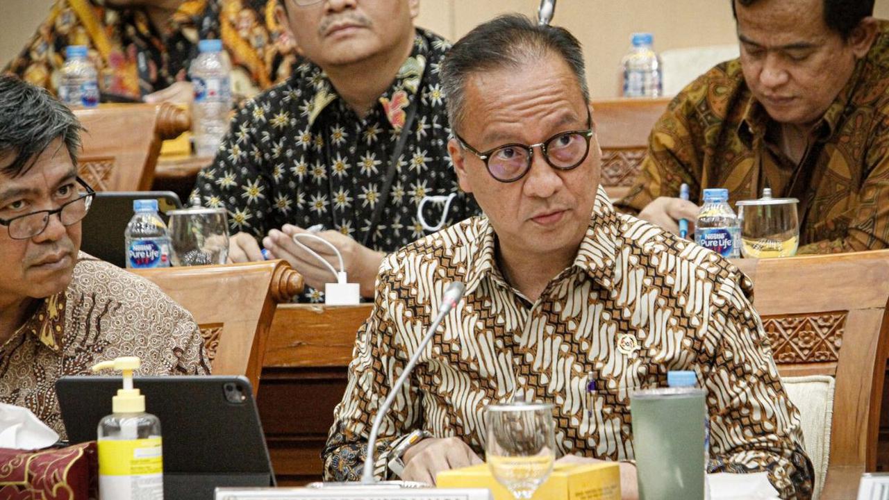 Namun, di balik tantangan itu, dia meyakini ada peluang yang bisa diambil oleh industri dalam negeri.