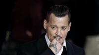 Memang bertentangan dengan karakternya. Johnnya Depp yang berperan sebagai mad hatter ternyata takut dengan badut. (TOLGA AKMEN  AFP)
