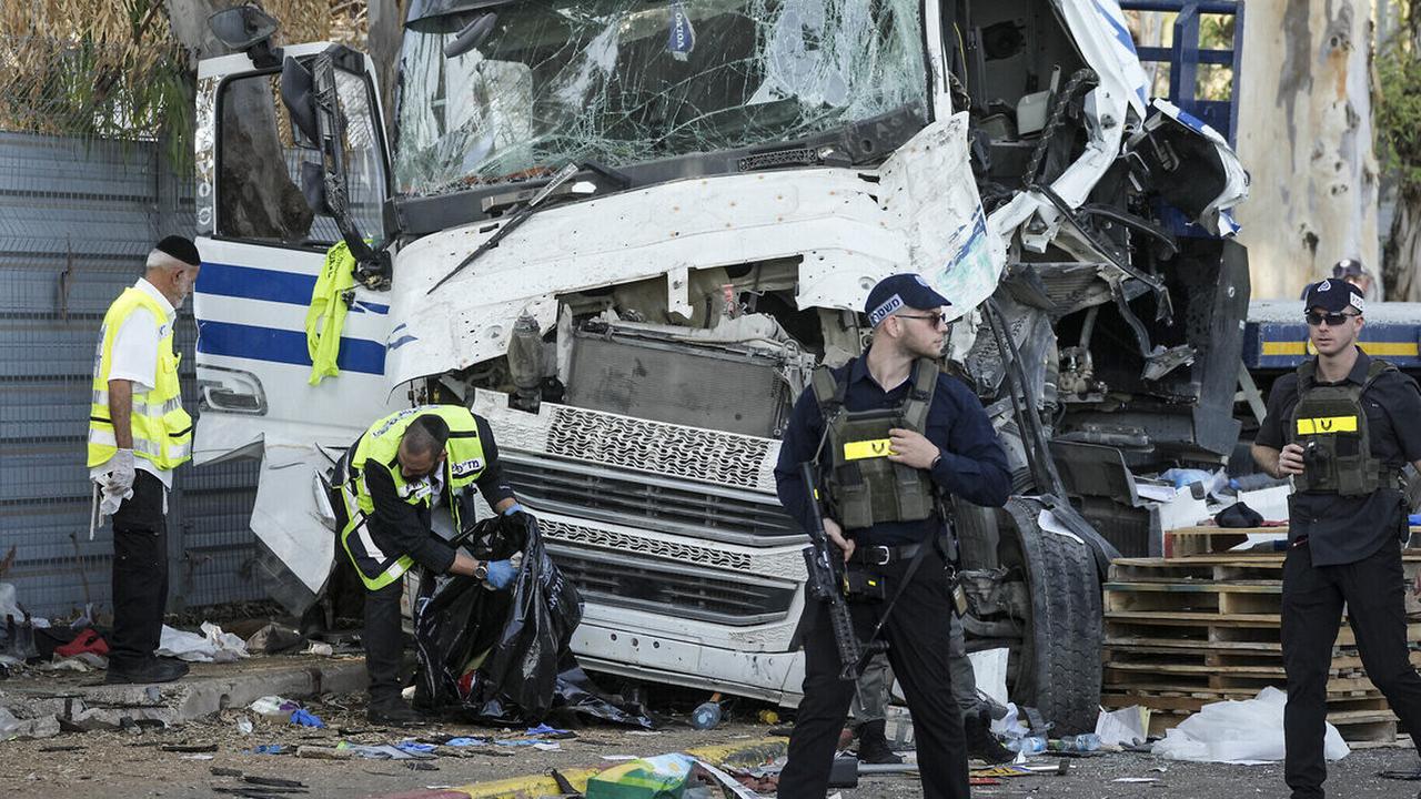 Sopir Truk Palestina Tabrak Bus Berisi Tentara di Tel Aviv, Sejumlah Tentara Israel Tewas Tergencet