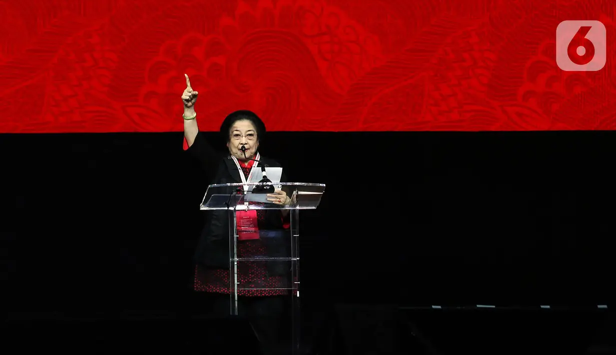 Ketua Umum PDI Perjuangan Megawati Soekarnoputri menyampaikan pidato saat pembukaan Rakernas I dan HUT ke-47 PDIP di JIEXPO Kemayoran, Jakarta, Jumat (10/1/2020). Rakernas ini bertajuk 'Solid Bergerak Wujudkan Indonesia Negara Industri Berbasis Riset dan Inovasi Nasional'. (Liputan6.com/Johan Tallo)