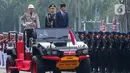 Presiden Republik Indonesia, Joko Widodo memeriksa pasukan upacara peringatan HUT ke-78 Bhayangkara di Kawasan Monumen Nasional (Monas), Jakarta, Senin (1/7/2024). (Liputan6.com/Angga Yuniar)