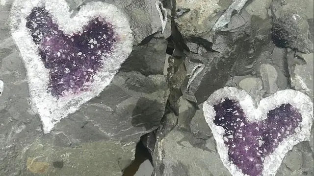 Viral Penambang Uruguay Temukan Batu Kecubung Berbentuk Hati