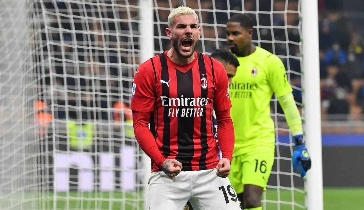 Theo Hernandez. Bek kiri berusia 24 tahun ini telah memperkuat AC Milan sejak 3 musim lalu usai didatangkan dari Real Madrid pada awal musim 2019/2020 dengan nilai transfer sebesar 21,5 juta euro. Pada musim 2021/2022 ia total tampil dalam 32 laga di Serie A Liga Italia dengan torehan 5 gol dan 6 assist. Bersama Timnas Prancis ia baru mengoleksi 5 caps dengan torehan 1 gol dan 4 assist sejak melakukan debut pada 7 September 2021. (AFP/Isabella Bonotto)