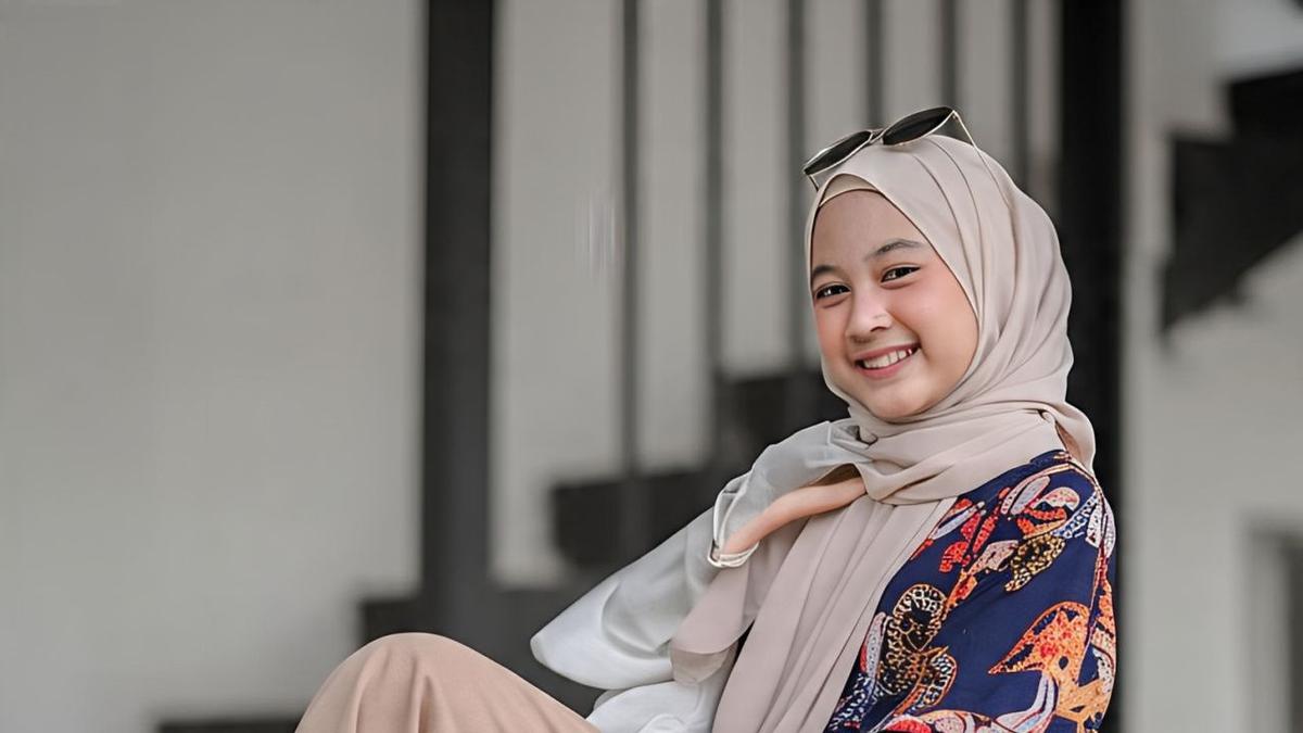 10 Inspirasi Outfit Kekinian Remaja Berhijab untuk Tampil Stylish dan Modest