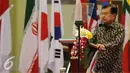 Wakil Presiden Jusuf Kalla memberikan sambutan saat menghadiri ICAPP 2016 di Komplek Parlemen Senayan, Jakarta, Jumat (22/4). Konferensi tersebut diikuti oleh 48 partai politik dari 32 negara. (Liputan6.com/Johan Tallo)