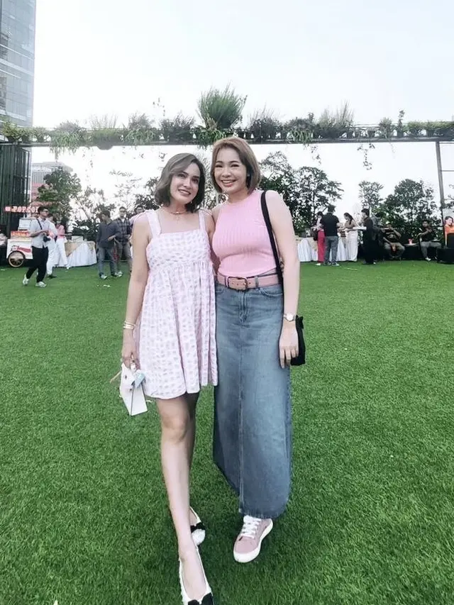 Maya Septha di Gender Reveal Jessica Iskandar. [@mayaseptha7]