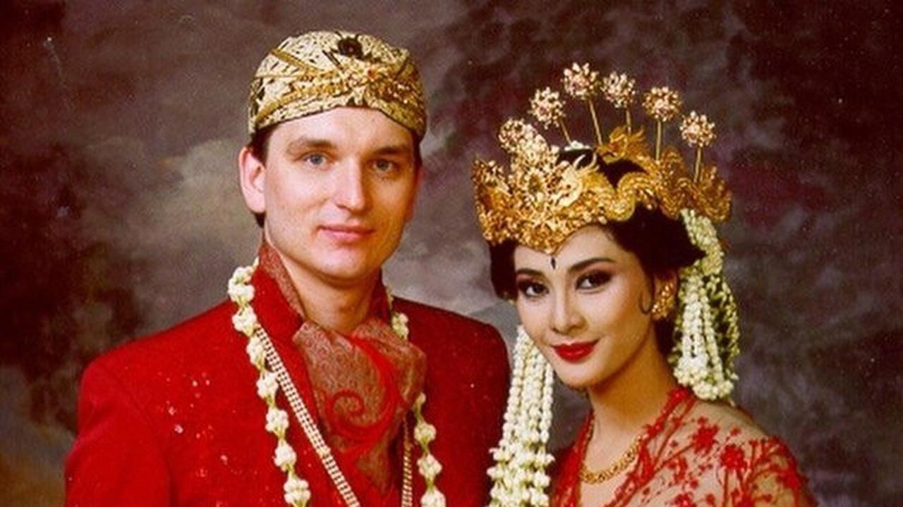 5 Potret Pernikahan Lawas Artis, Tetap Harmonis Puluhan Tahun