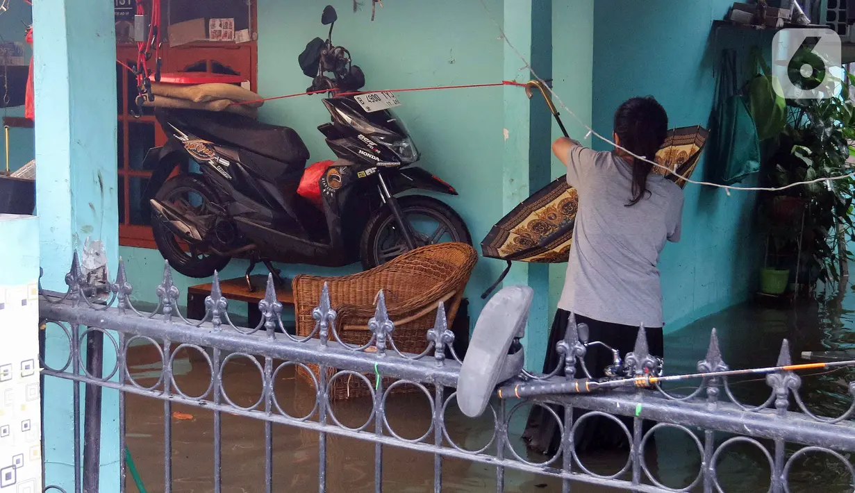 BPBD Jakarta mengingatkan warga akan adanya potensi hujan dengan intensitas tinggi yang bisa memicu peningkatan status kewaspadaan. (Liputan6.com/Herman Zakharia)