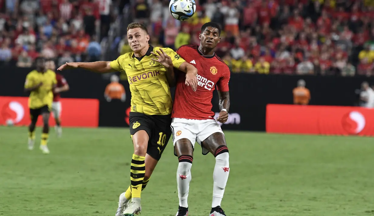 Dibabak kedua, Manchester United menyamakan skor menjadi 2-2, namun Dortmund kembali memimpin 2-3 pada menit ke-71. (Candice Ward/Getty Images/AFP)
