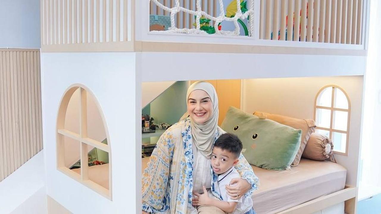 "Sudah, sudah mulai (protes). Apalagi kalau terpaksa hari Minggu harus kerja, nah itu yang sulit karena hari Minggu kan biasanya buat mereka tapi kalau misalnya ada kerja mereka ada protes lah," tutur Irish dilansir dari Kumparanhits.