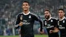 Penyerang Real Madrid, Cristiano Ronaldo merayakan selebrasi usai mencetak gol ke gawang Juventus pada leg pertama babak semifinal Liga Champions di Juventus Stadium, Rabu (6/5/2015). Juventus menang 2-1 atas Real Madrid. (Reuters/Sergio Perez)