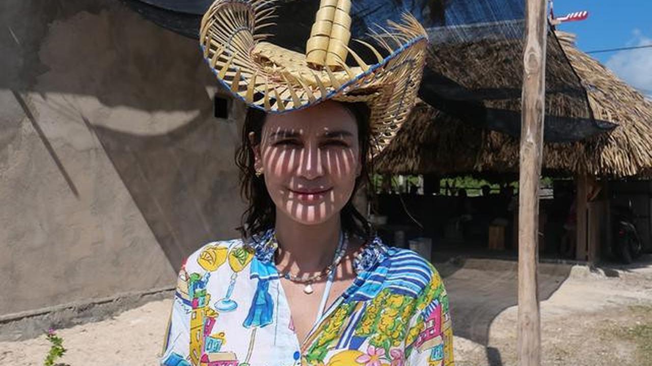 6 Gaya Liburan Luna Maya di Pulau Rote, Ceria Bareng Maxime Bouttier