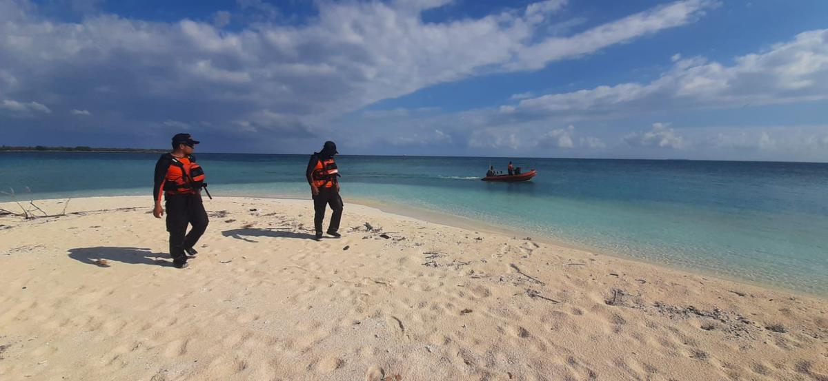Operasi SAR hari terakhir pencarian korban tenggelamnya KM Nurul Salsa. (Liputan6.com/Fauzan)