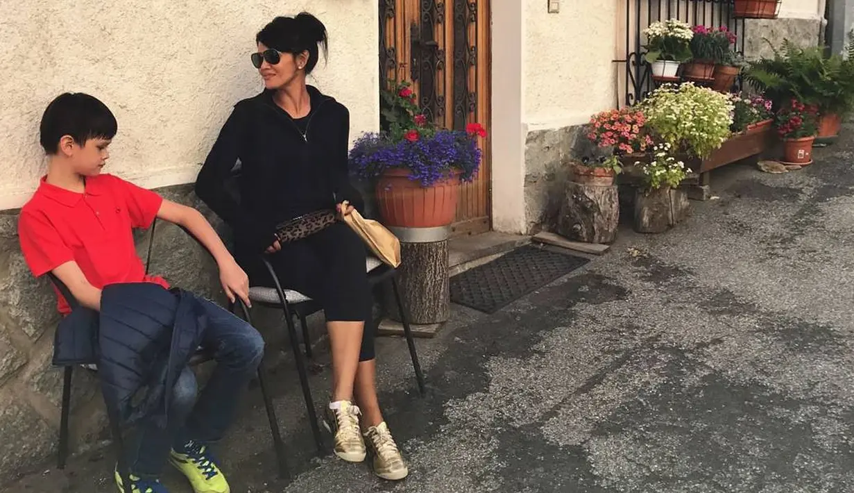 “Sumpahh pengen banget denger Armand ngaji. Baguuss banget sumpahh! Mana tajwidnya pas banget yaampunn pengen denger..” tulis salah satu akun di Instagram Farah Quinn. (Instagram/farahquinnofficial)