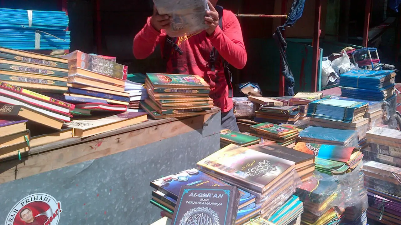 Kisah Al Quran di Kios Haryo yang Selamat dari Api Pasar Johar