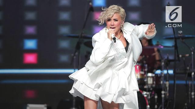 [Bintang] Agnez Mo Brand Ambassador DFSK Glory 580
