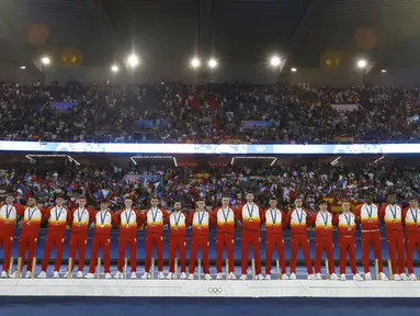 Spanyol berhasil merebut medali emas sepak bola Olimpiade 2024 usai kalahkan tuan rumah Prancis 5-3 lewat perpanjangan waktu pada laga final yang berlangsung di stadion Parc des Princes, Jumat (9/8/2024). (AP Photo/Aurelien Morissard)