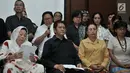 Sinta Nuriyah (kedua kanan) bersama para tokoh yang tergabung dalam Gerakan Warga Lawan Terorisme memberi pernyataan sikap terkait tragedi bom Surabaya dan Sidoarjo, di Jakarta, Selasa (15/5). (Merdeka.com/Iqbal S Nugroho)