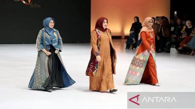 Wagub NTB Gencarkan Promosi Tenun Daerah di Indonesia Fashion Week 2026