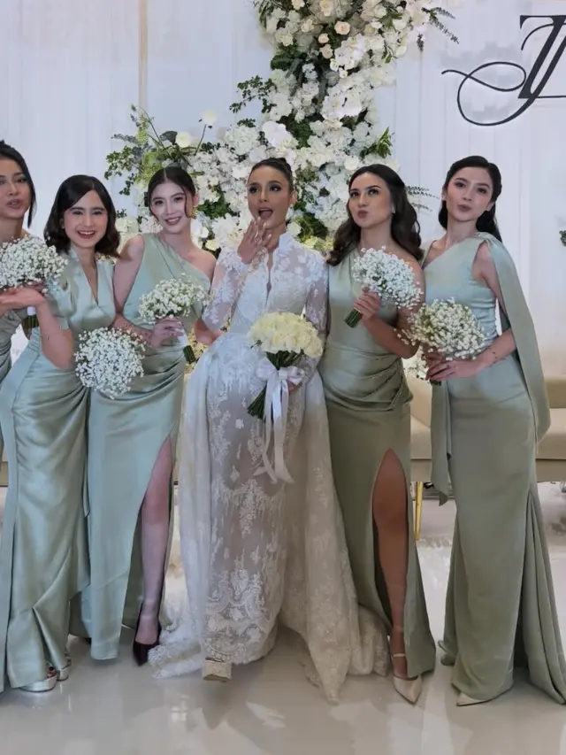 Tissa Biani saat Jadi Bridesmaid di resepsi Sahabat. [@tissabiani]