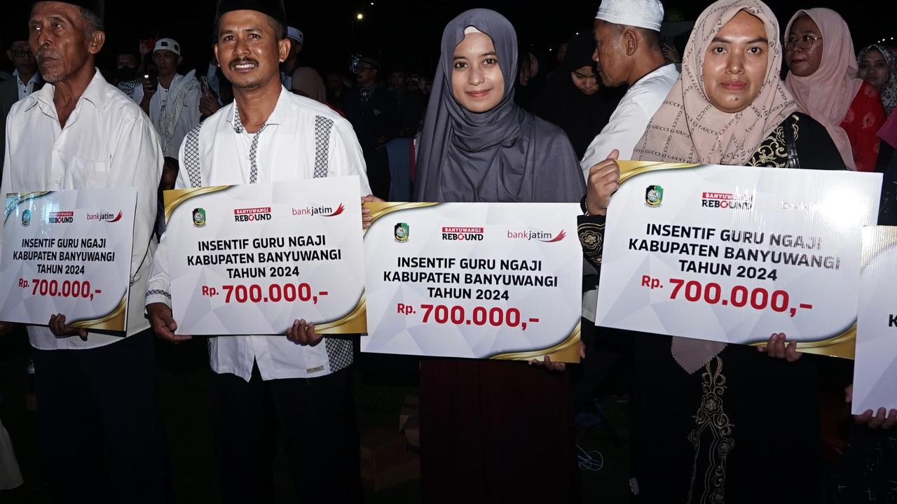 Bupati Ipuk Serahkan Insentif untuk 14 Ribu Lebih Guru Ngaji