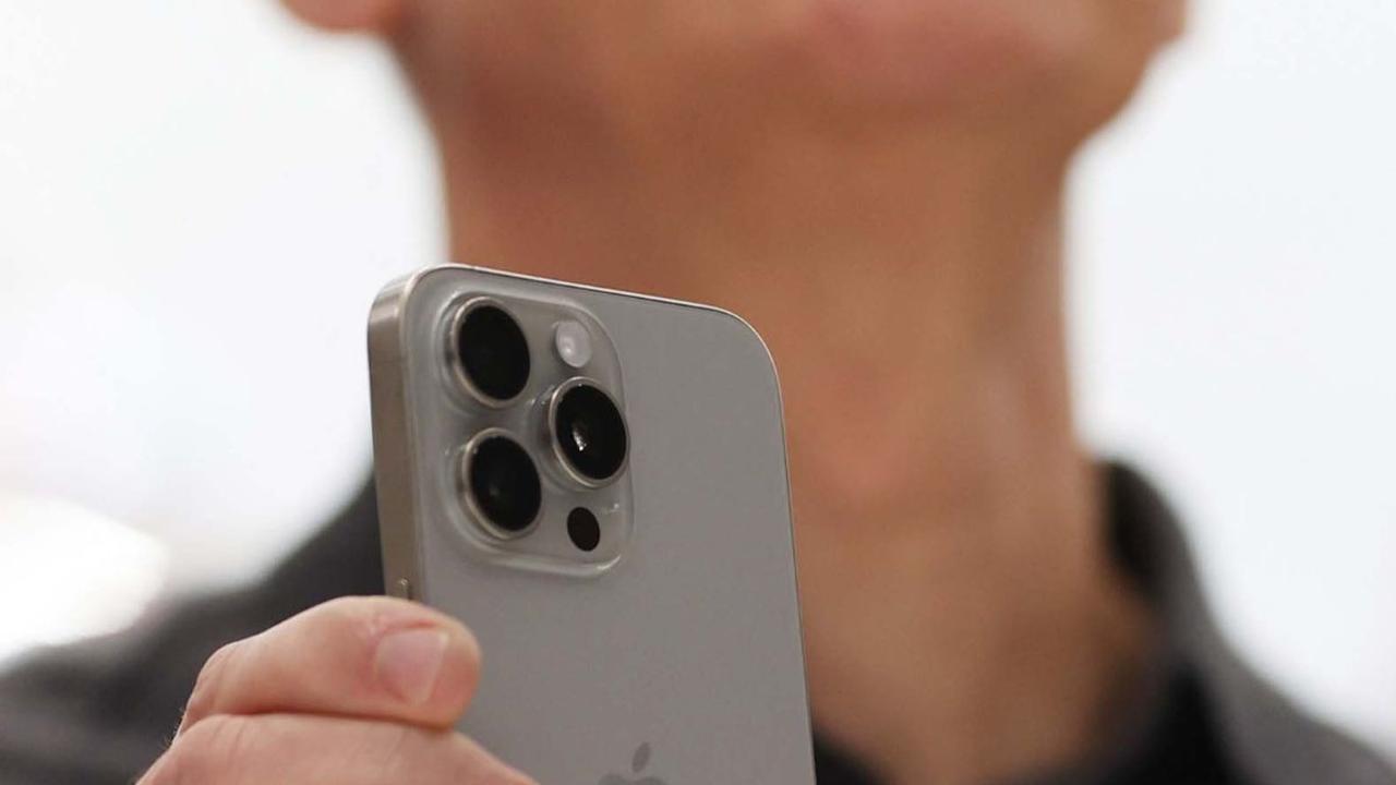 Dikutip dari Liputan6.com, iPhone 15 dan iPhone 15 Pro Max hadir dengan ukuran layar masing-masing 6,1 inci dan 6,7 inci.