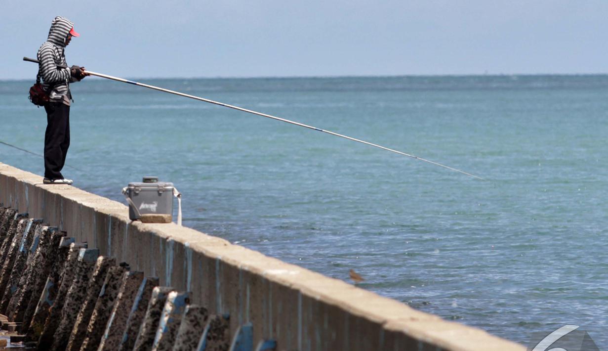 Serunya Mancing Di Pelabuhan Muara Baru Foto Liputan6 Com