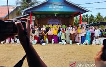 DKPP Natuna Salurkan Bantuan Beras Natuna untuk Warga Kurang Mampu di Pulau Seluan