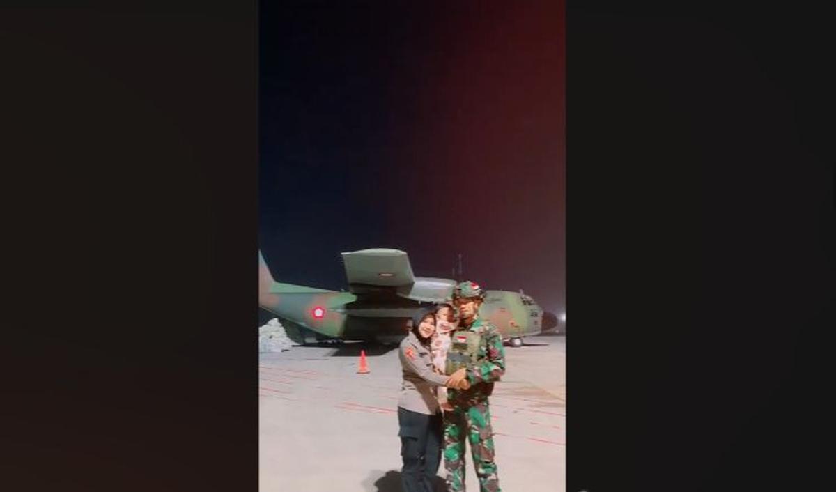 Diungkapkan, Sertu Dhony hendak berangkat bertugas ke Papua. <br>