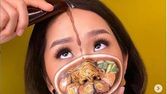 Kuliner Indonesia, Pempek Palembang Jadi Konsep Face Painting. (dok.Instagram @niaingrid/https://www.instagram.com/p/CB20xAjHihl/Henry)